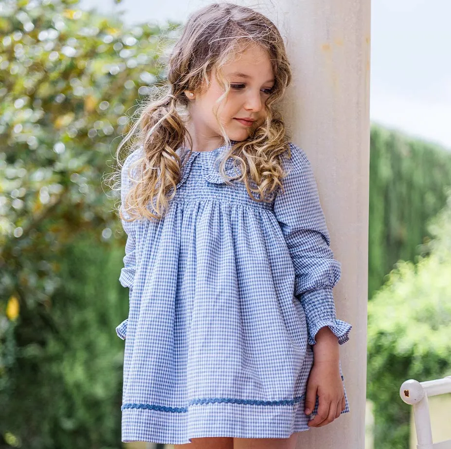 vestido-de-cuadros-azules